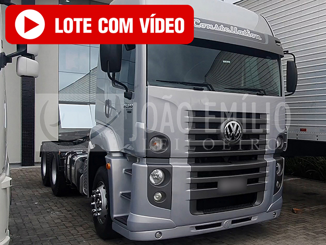 LOTE 007 - VOLKSWAGEN 26-390 E Constel. 6x4 2p (E5) 2013