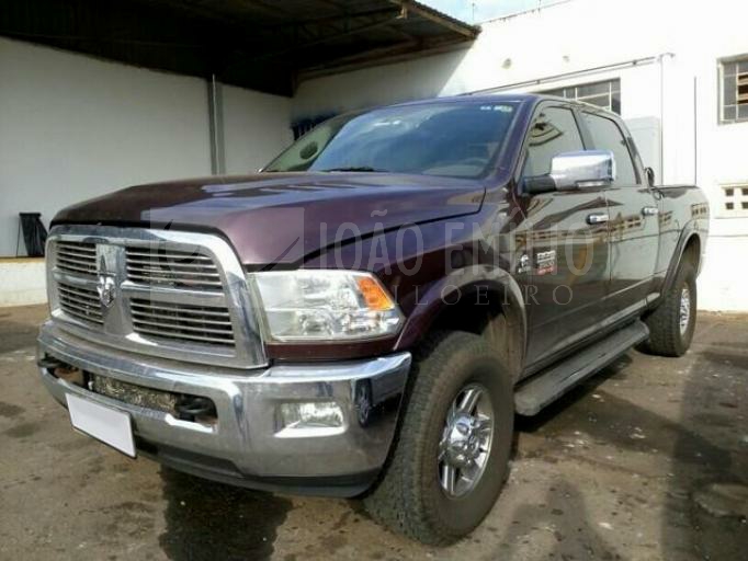 LOTE 016 - Dodge Ram 2500 QC 5.9 2010