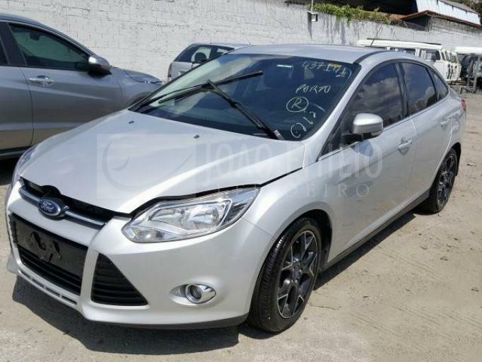 LOTE 019 - FORD FOCUS SEDAN TITANIUM POWESHIFT 2015