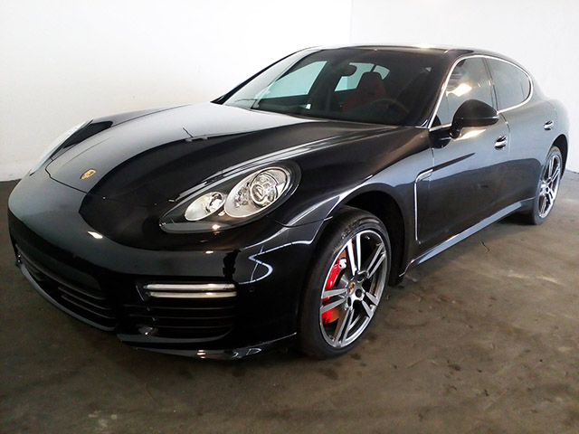 LOTE 027 Porsche Panamera 4.8 Turbo 4WD 2011 LOTE 027 Porsche Panamera 4.8 Turbo 4WD 2011