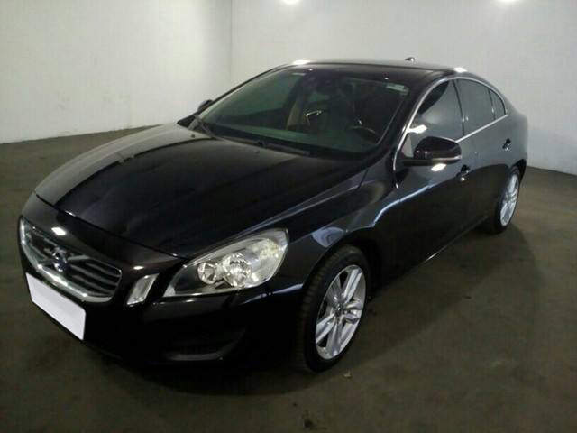 LOTE 040 Volvo S60 2.0 T5 Drive-E Kinetic 2015 LOTE 040 Volvo S60 2.0 T5 Drive-E Kinetic 2015