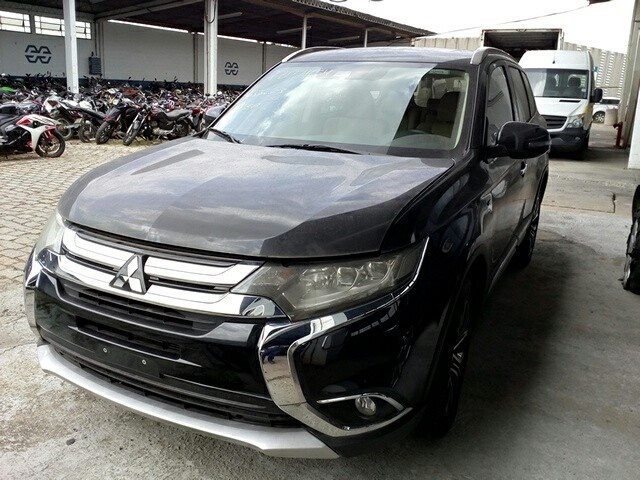 LOTE 078 Mitsubishi Outlander 3.0 V6 GT Top 4WD 2019 LOTE 078 Mitsubishi Outlander 3.0 V6 GT Top 4WD 2019
