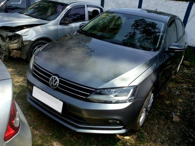 LOTE 084 Volkswagen Jetta 2.0 Trendline Tiptronic LOTE 084 Volkswagen Jetta 2.0 Trendline Tiptronic