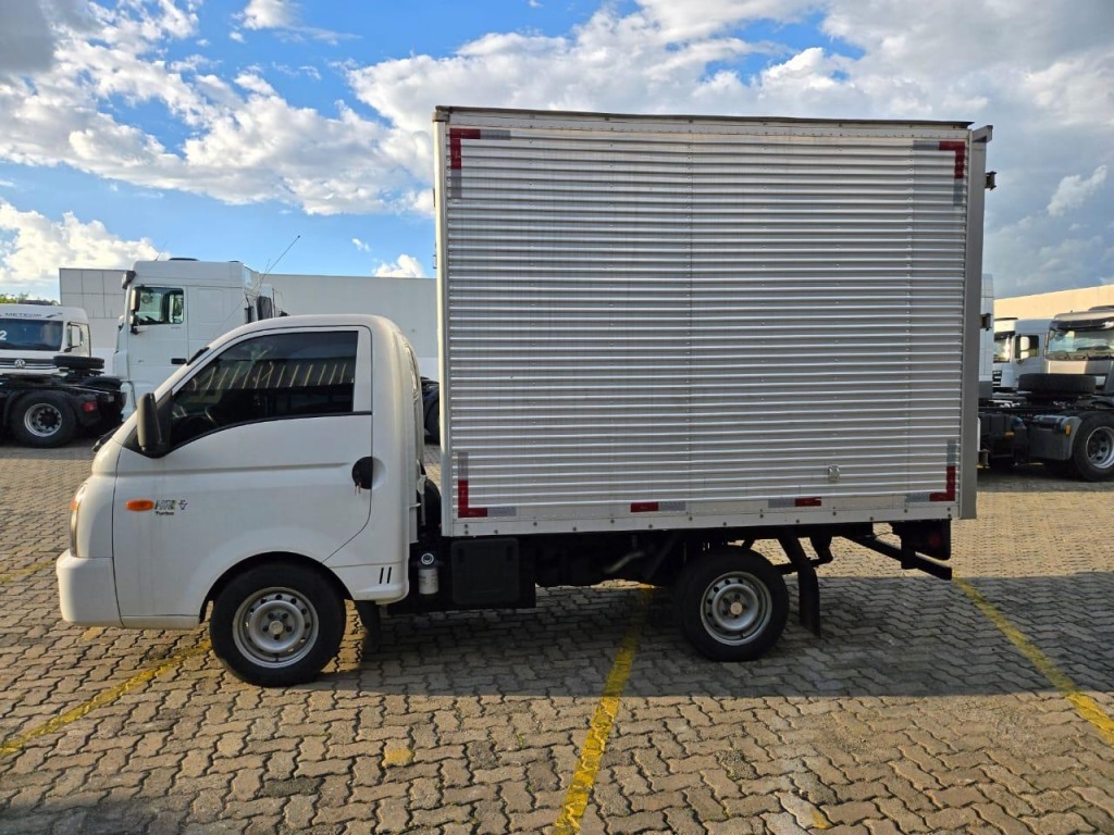 LOTE 003 HYUNDAI HR 2.5 CRDI DA10A 3/4 LOTE 003 HYUNDAI HR 2.5 CRDI DA10A 3/4